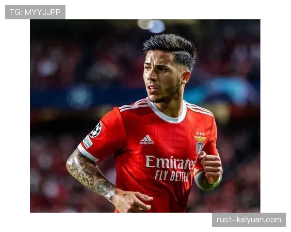 恩佐回撤接应如何重塑中场出球效率？关键战数据碾压背后的主导逻辑